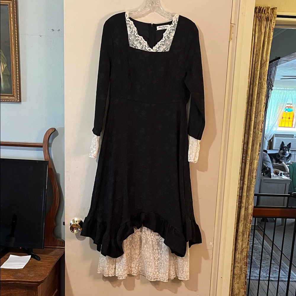 Elegant Black and White Long Sleeve Dress